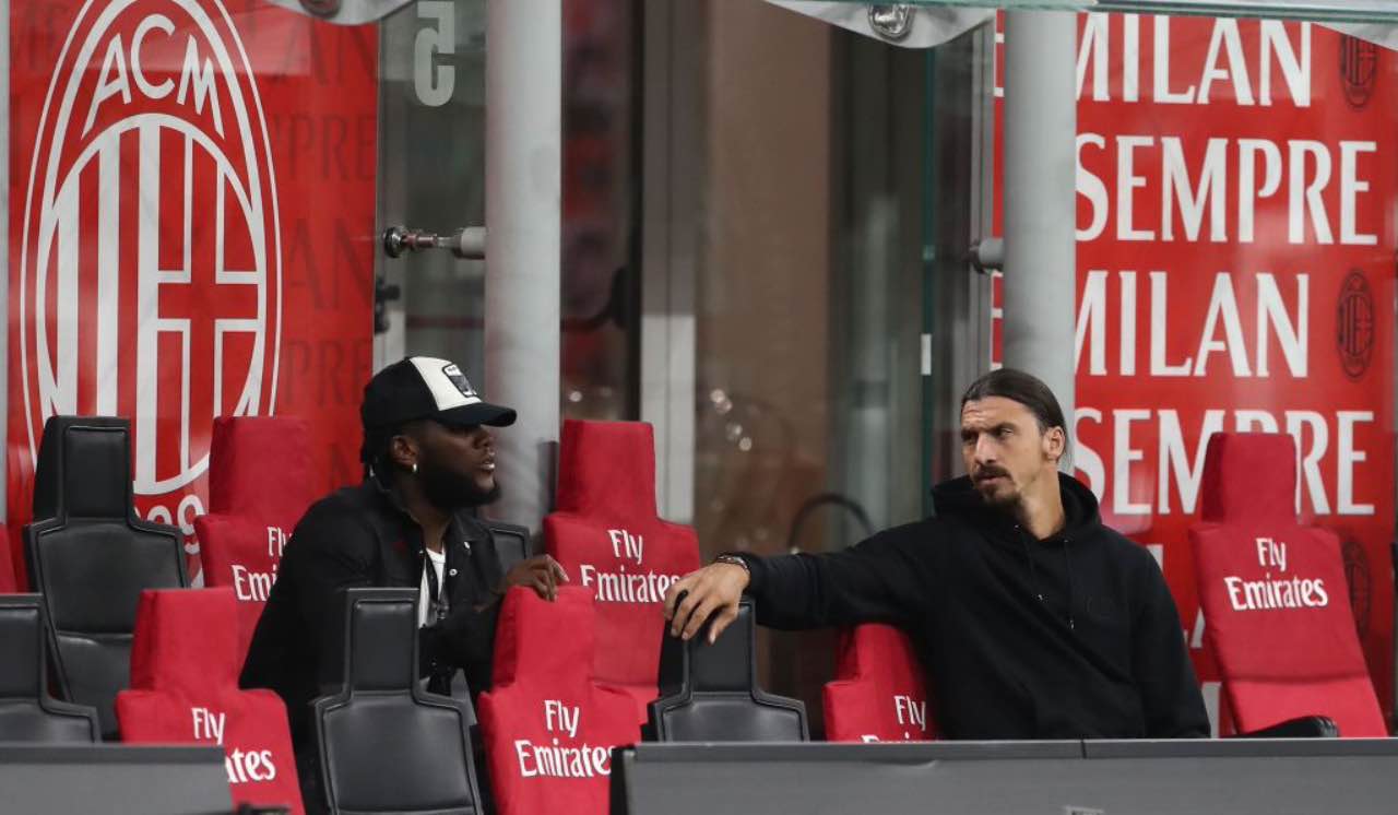 Kessie in panchina con Ibra durante Milan-Cagliari