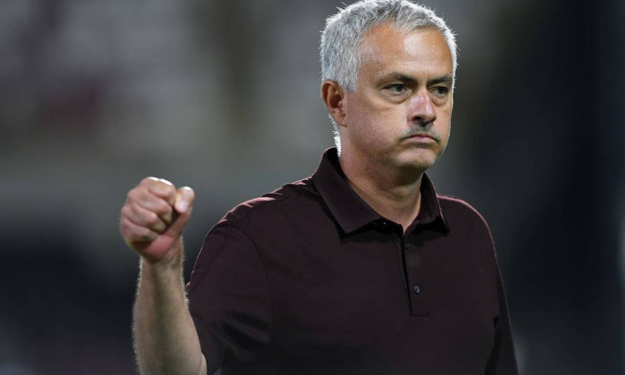 Roma, Mourinho fa un pugno