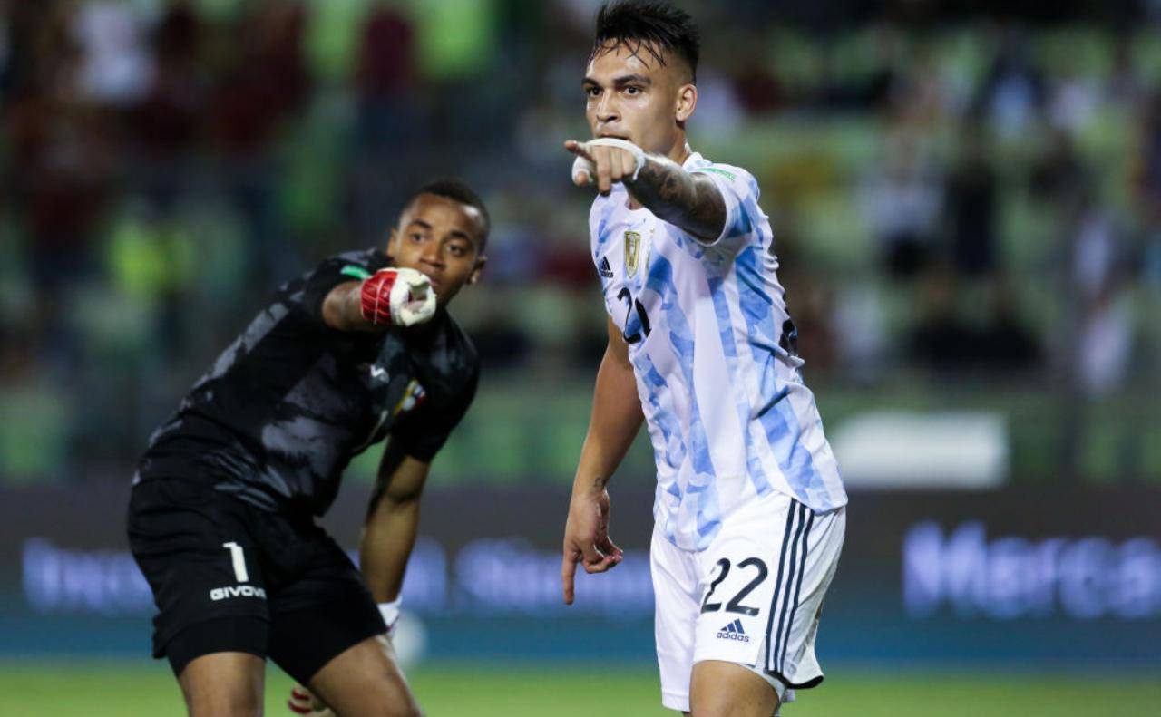 Lautaro Martinez con la malglia dell'Argentina