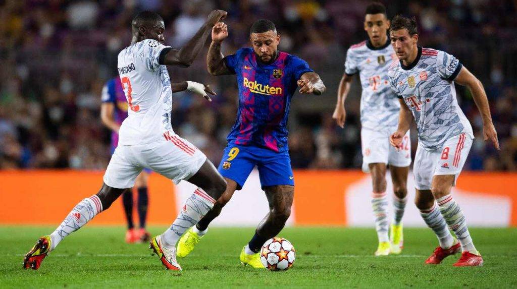 Depay in campo con il Barcellona