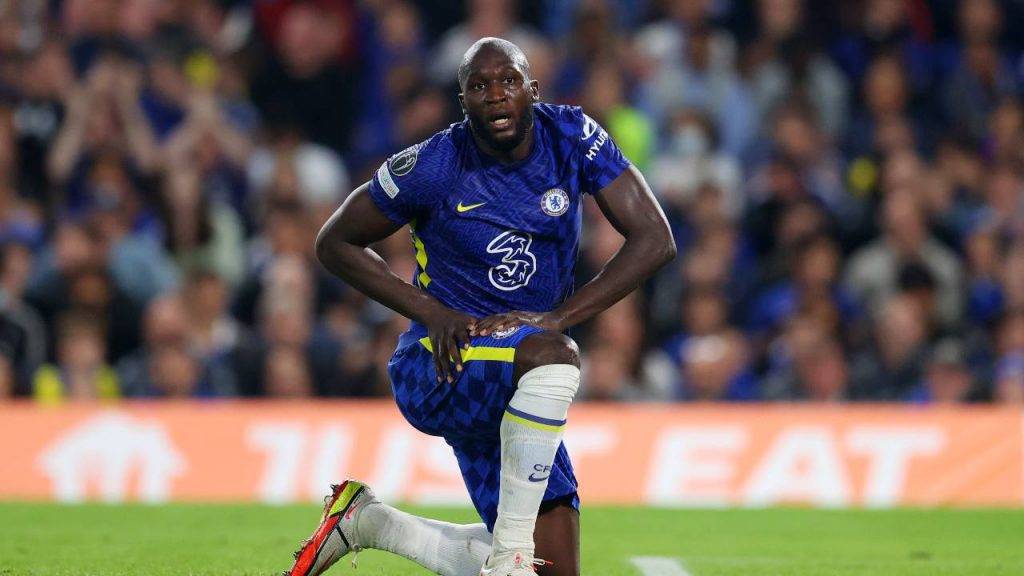 Lukaku inginocchiato Chelsea