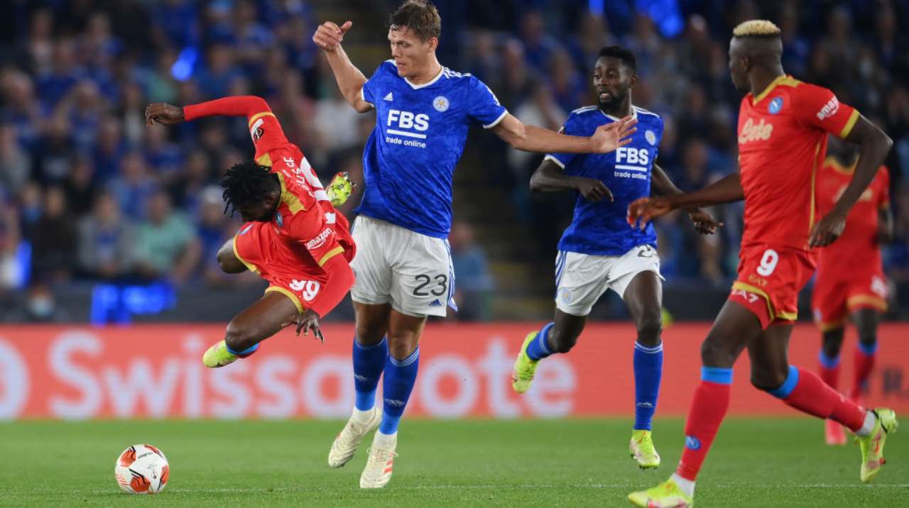 Anguissa, Vestergaard ed Osimhen si contendono la palla