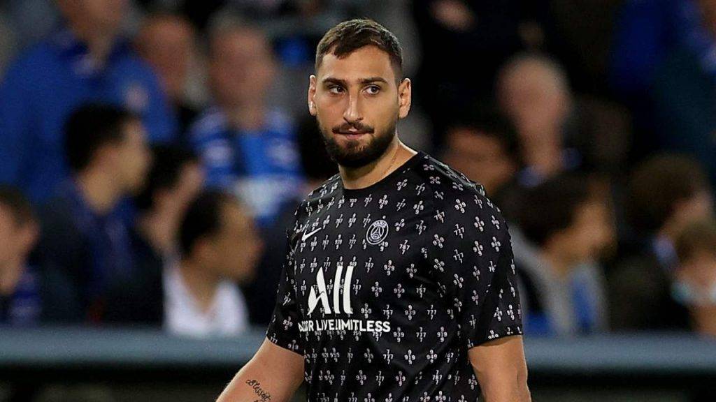 PSG Donnarumma guarda