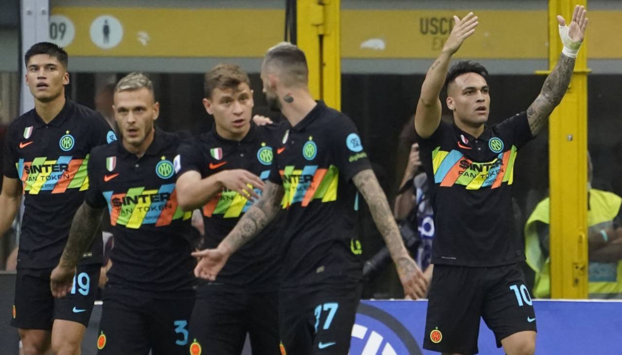 Lautaro esulta contro il Bologna