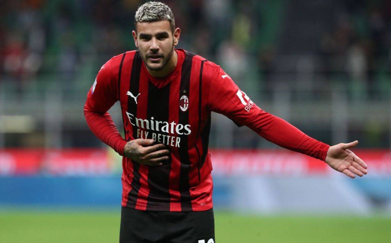 Theo Hernandez esulta