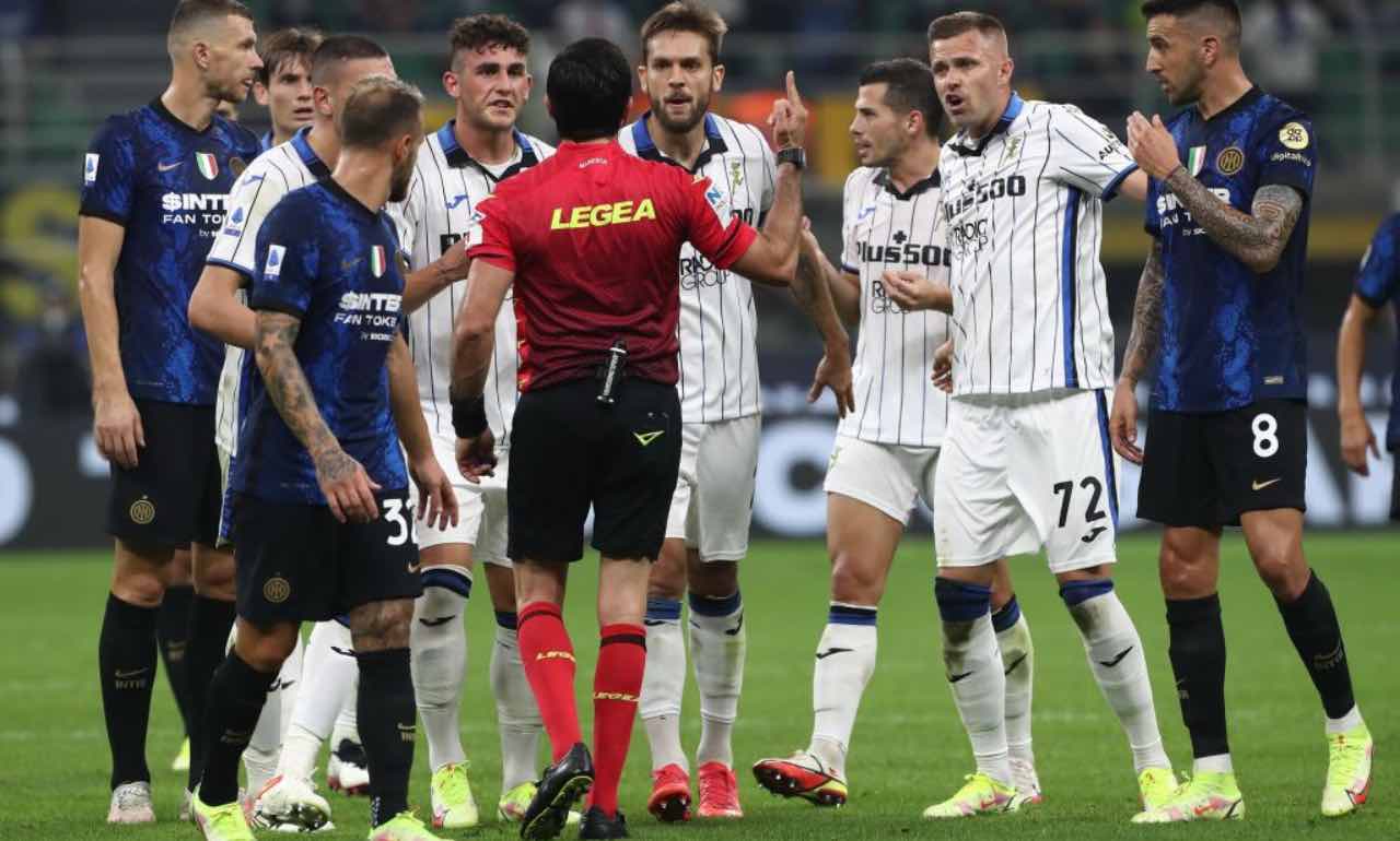 Inter e Atalanta dialogano con l'arbitro