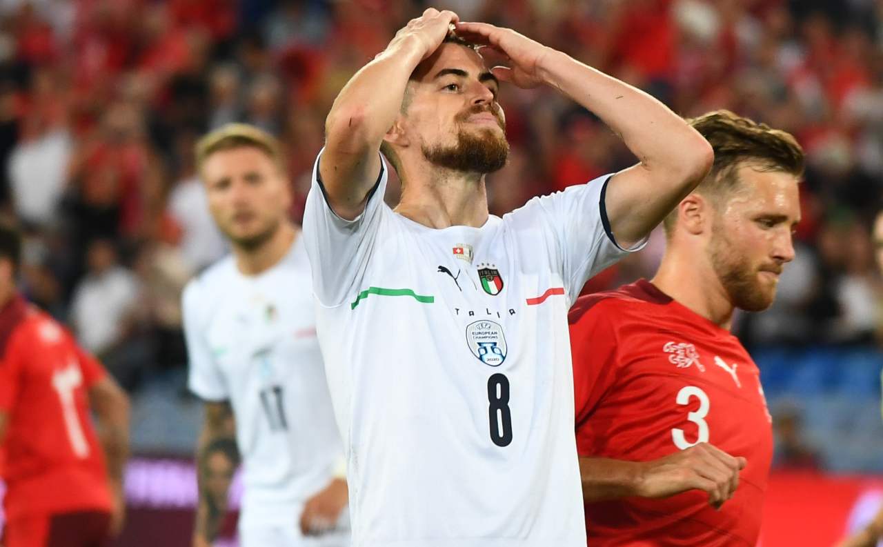 Italia, Jorginho con le mani tra i capelli