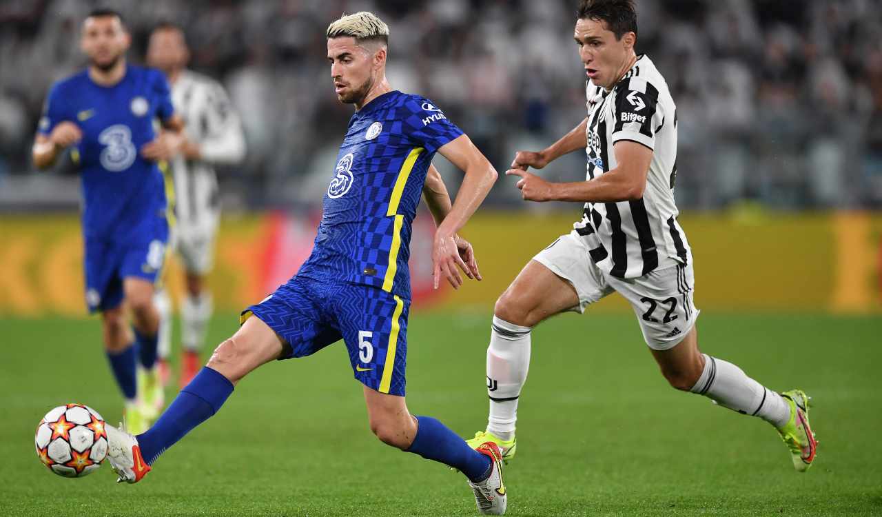 Jorginho contro Chiesa