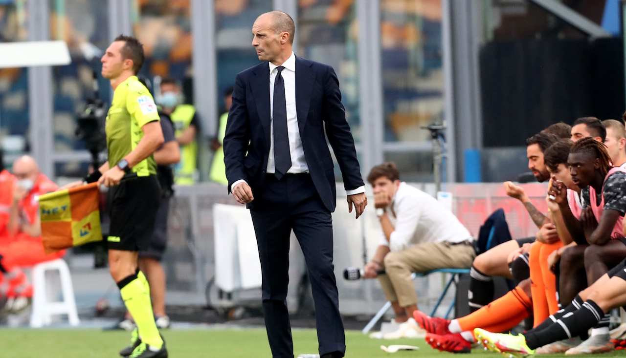 Massimiliano Allegri fornisce indicazioni dalla panchina