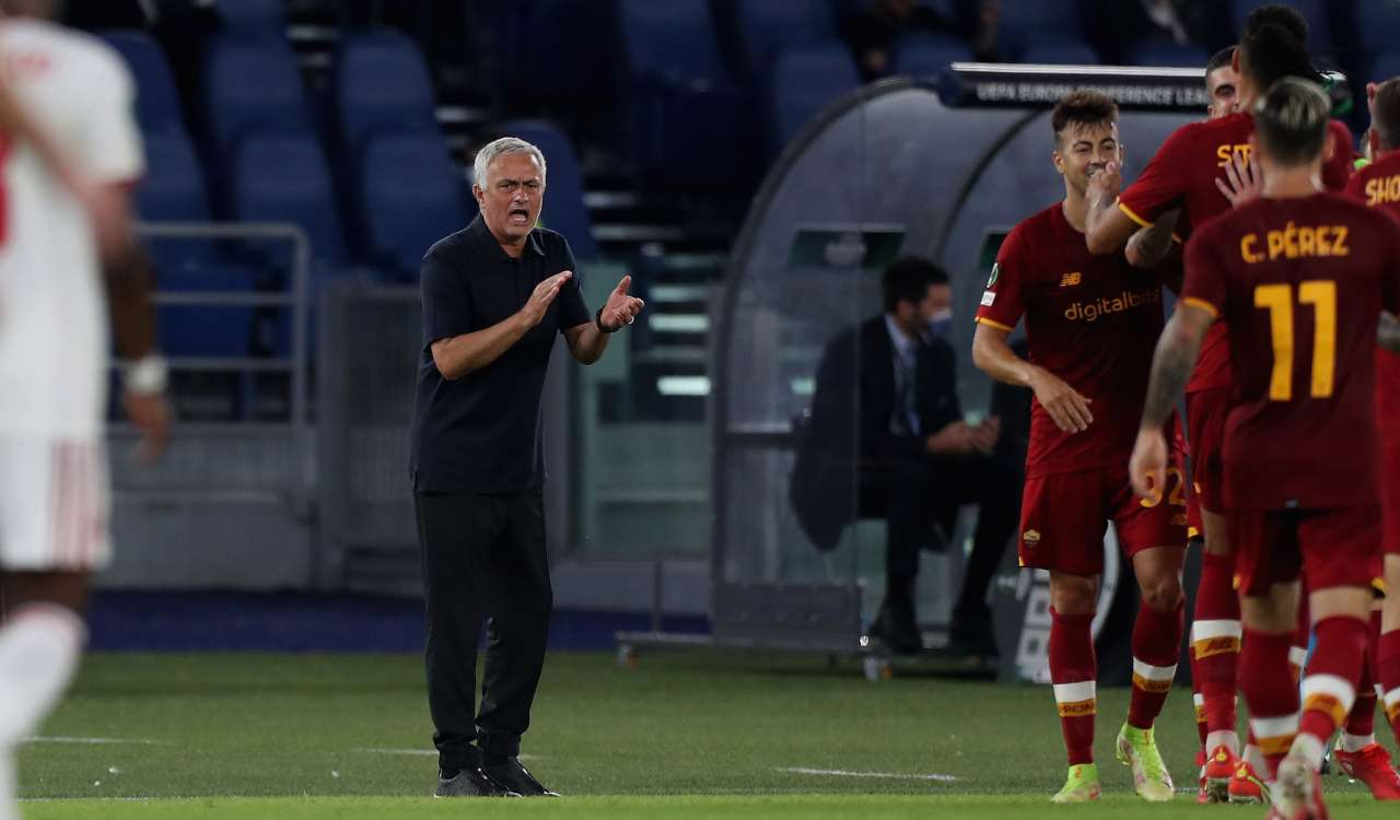 Mourinho urla in panchina