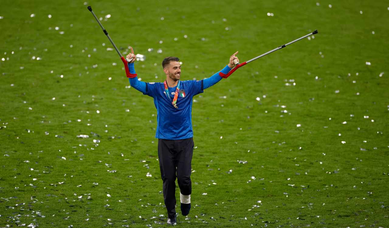 Spinazzola con le stampelle