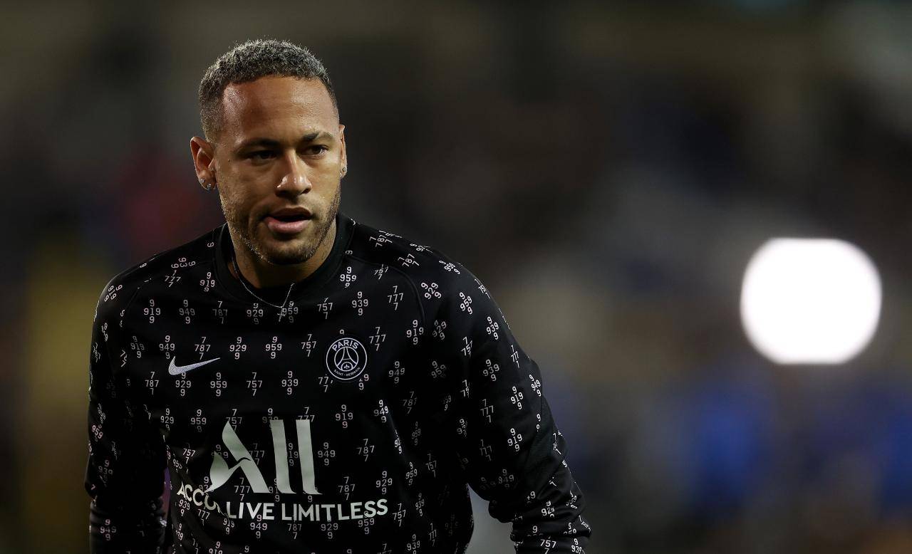 Neymar con la maglia da allenamento