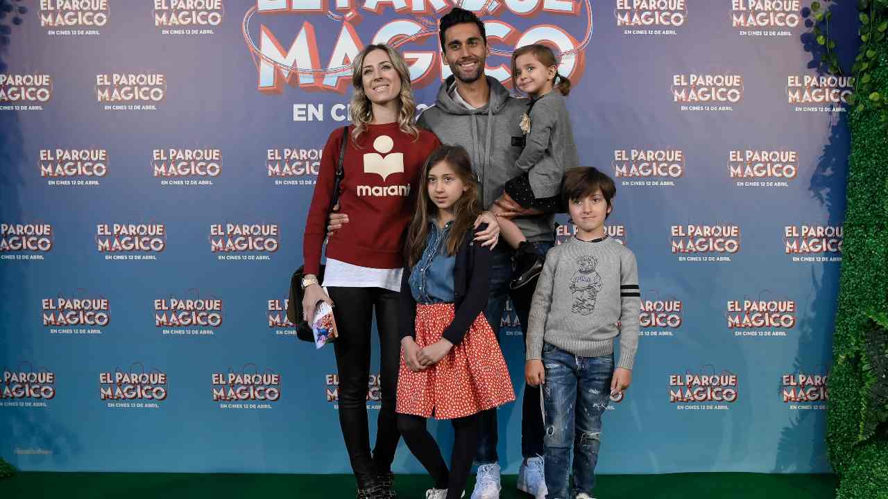 Alvaro Arbeloa insieme alla famiglia per un evento al cinema