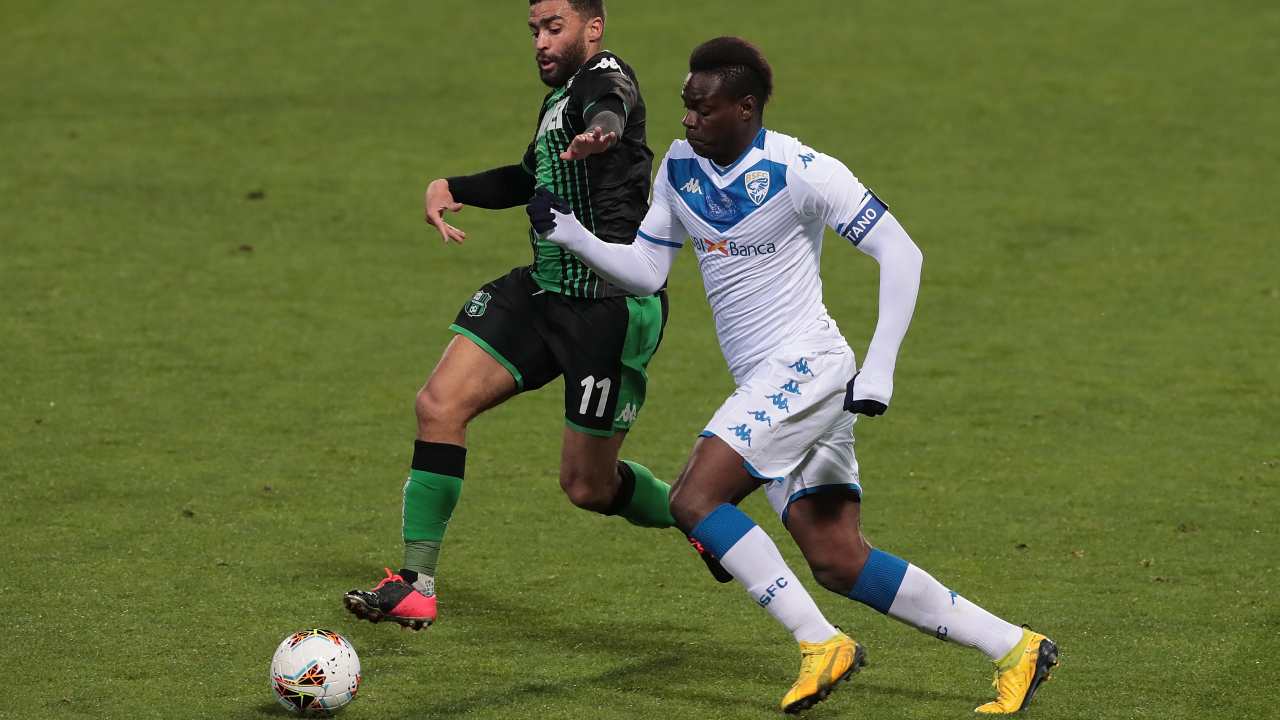 Balotelli rincorre il pallone