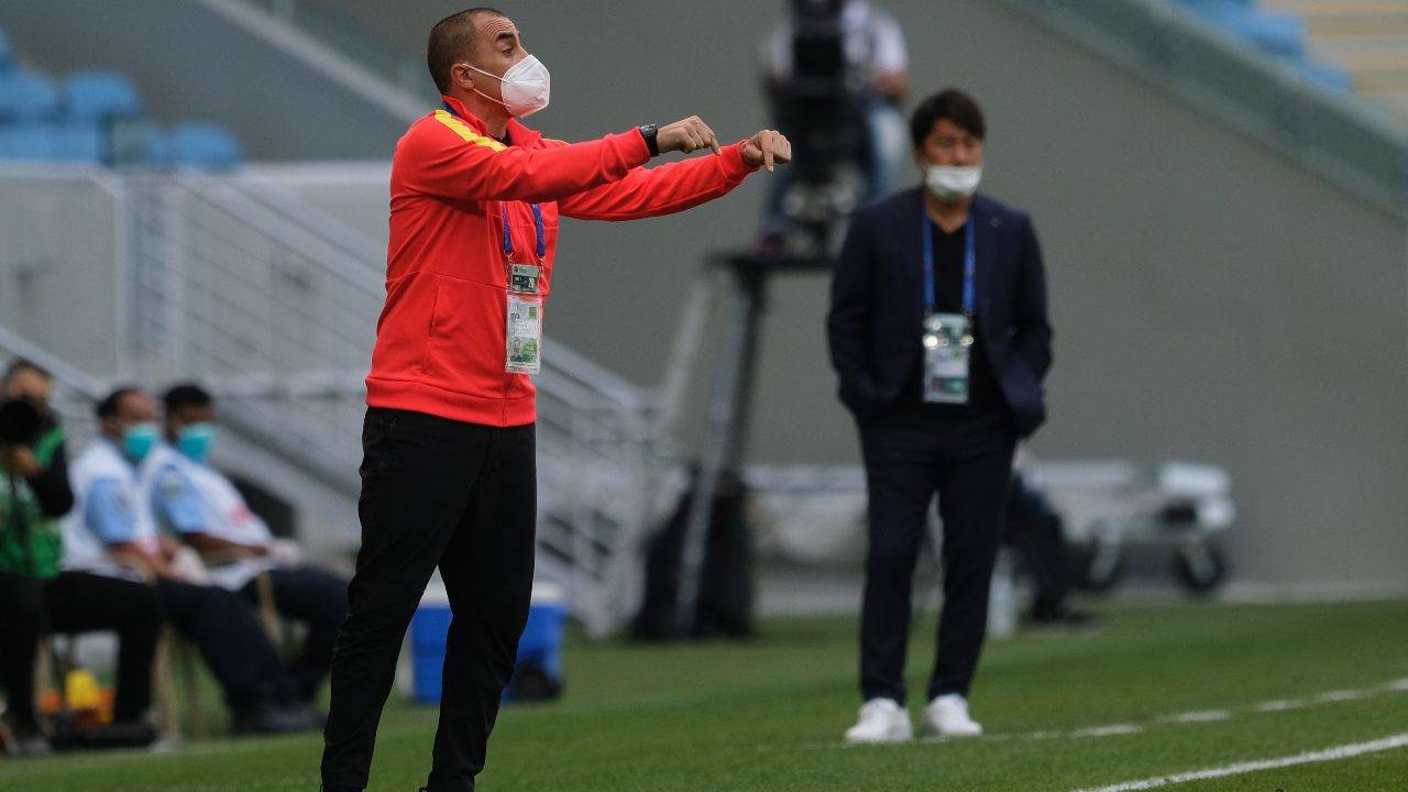 Cannavaro durante la sua avventura in panchina in Cina