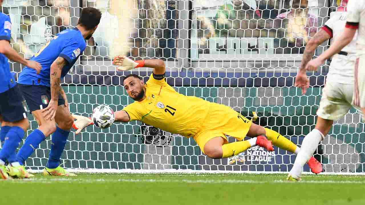 Donnarumma interviene in tuffo