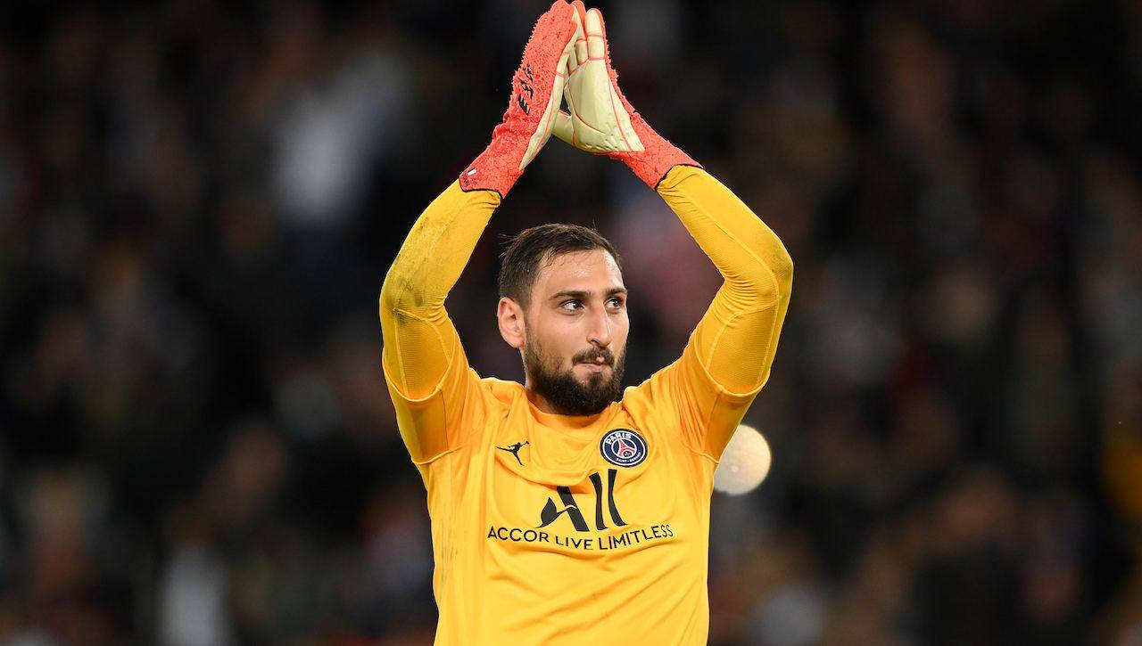 Donnarumma saluta il pubblico