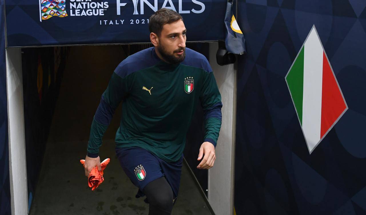 Donnarumma sulle scale
