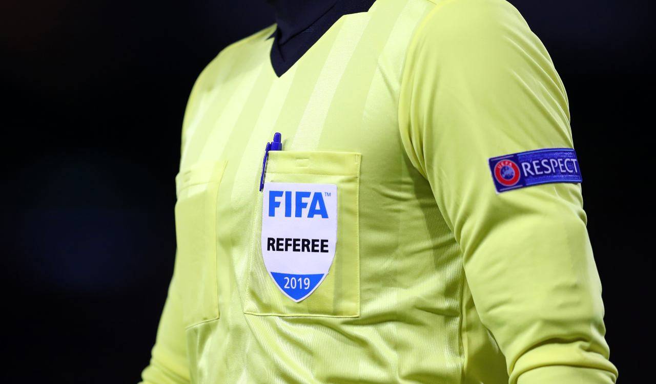 logo della Fifa arbitro