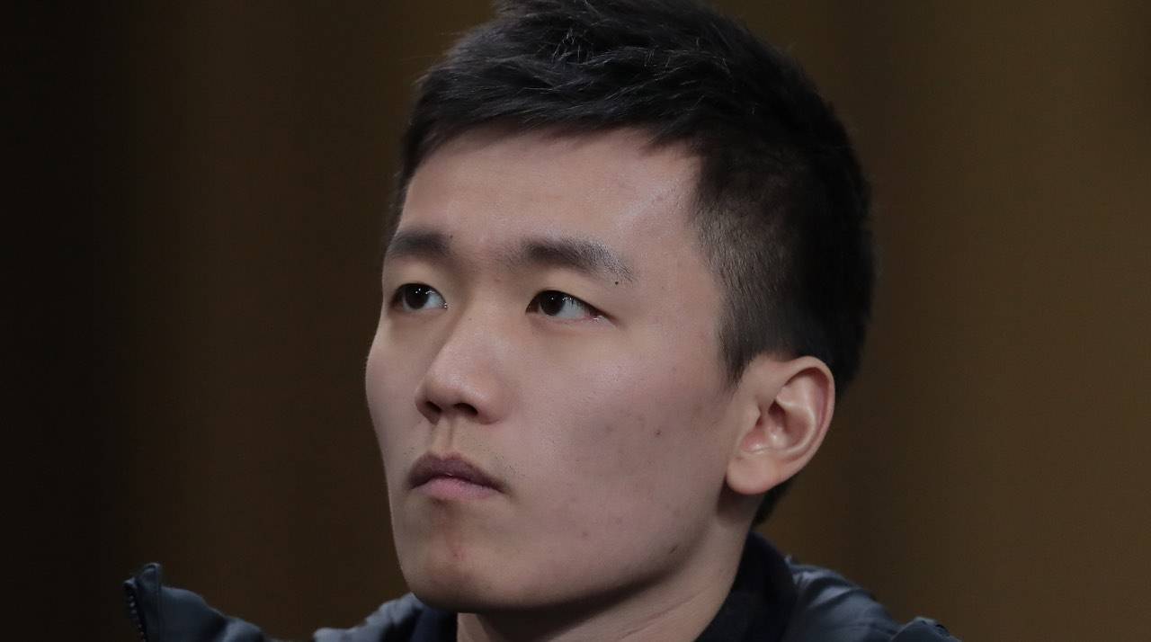 Zhang riflette
