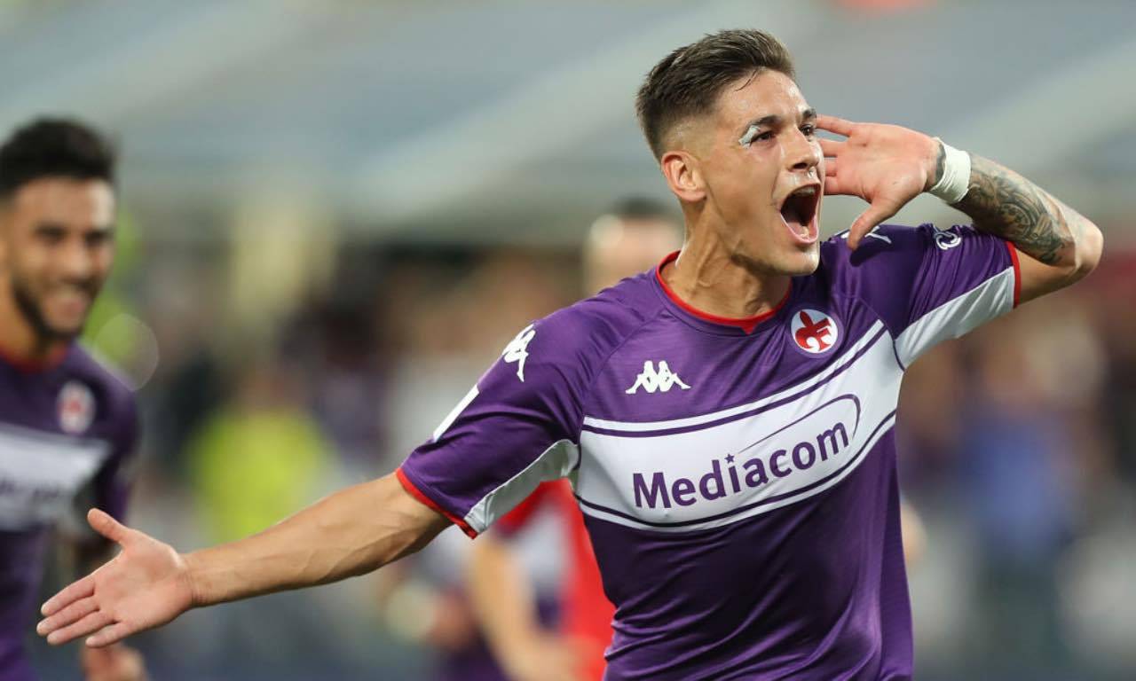 Martinez Quarta festeggia il gol in Fiorentina-Napoli