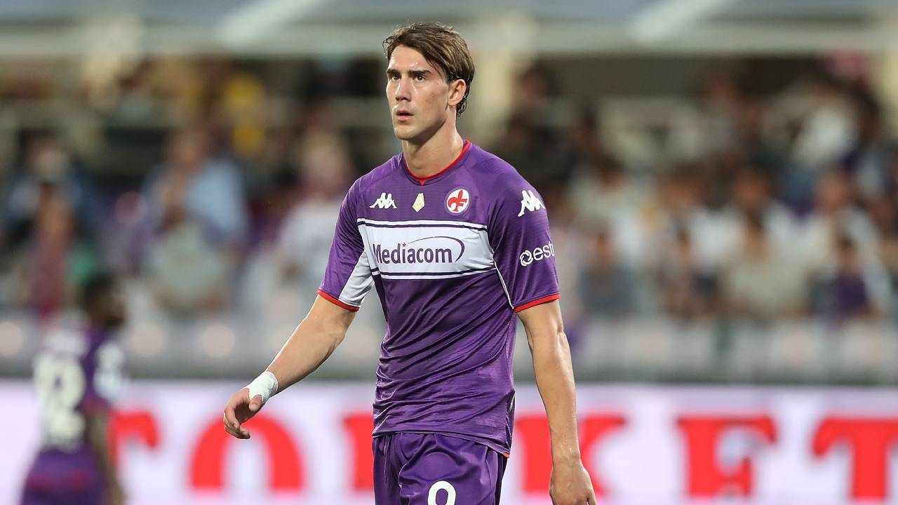 Vlahovic osserva Fiorentina
