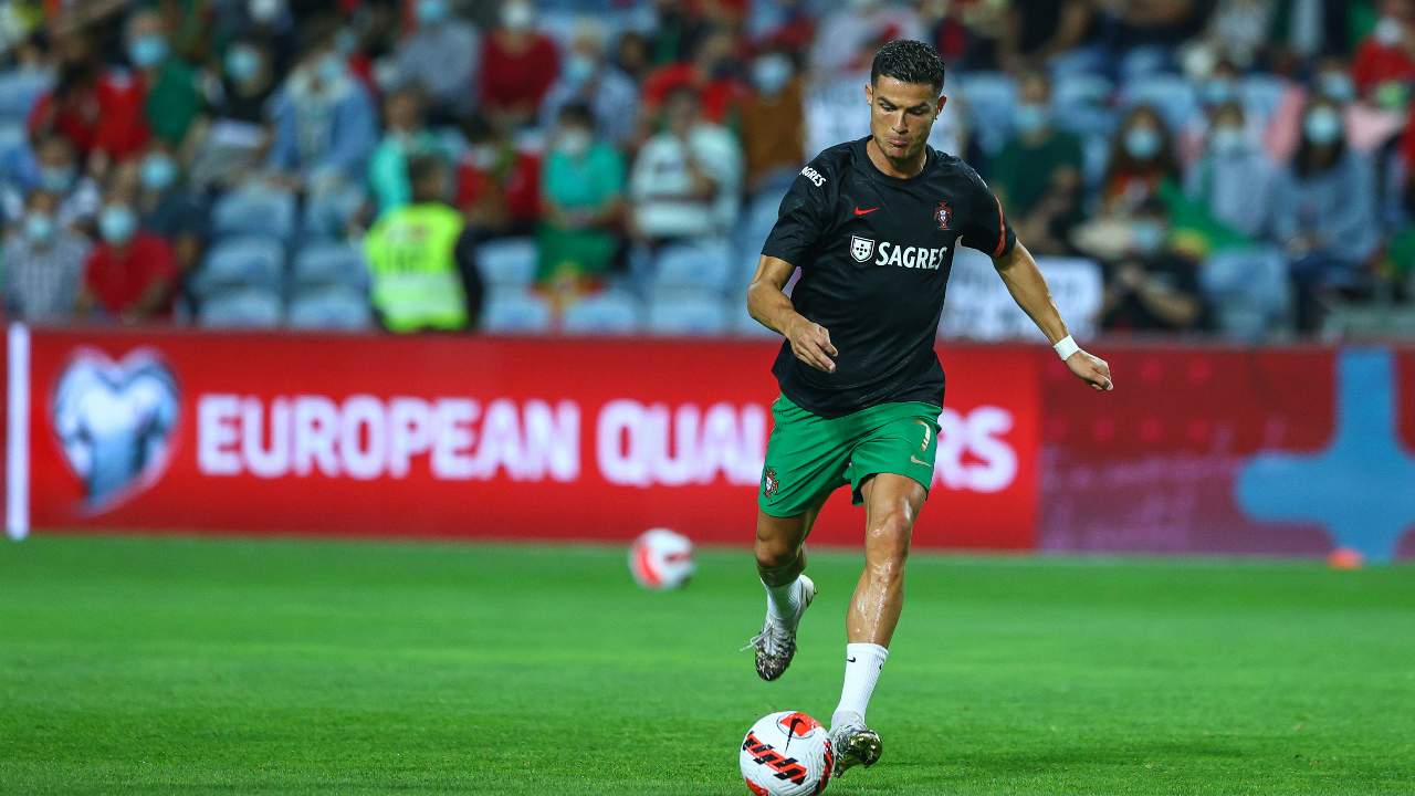 Ronaldo calcia il pallone Portogallo