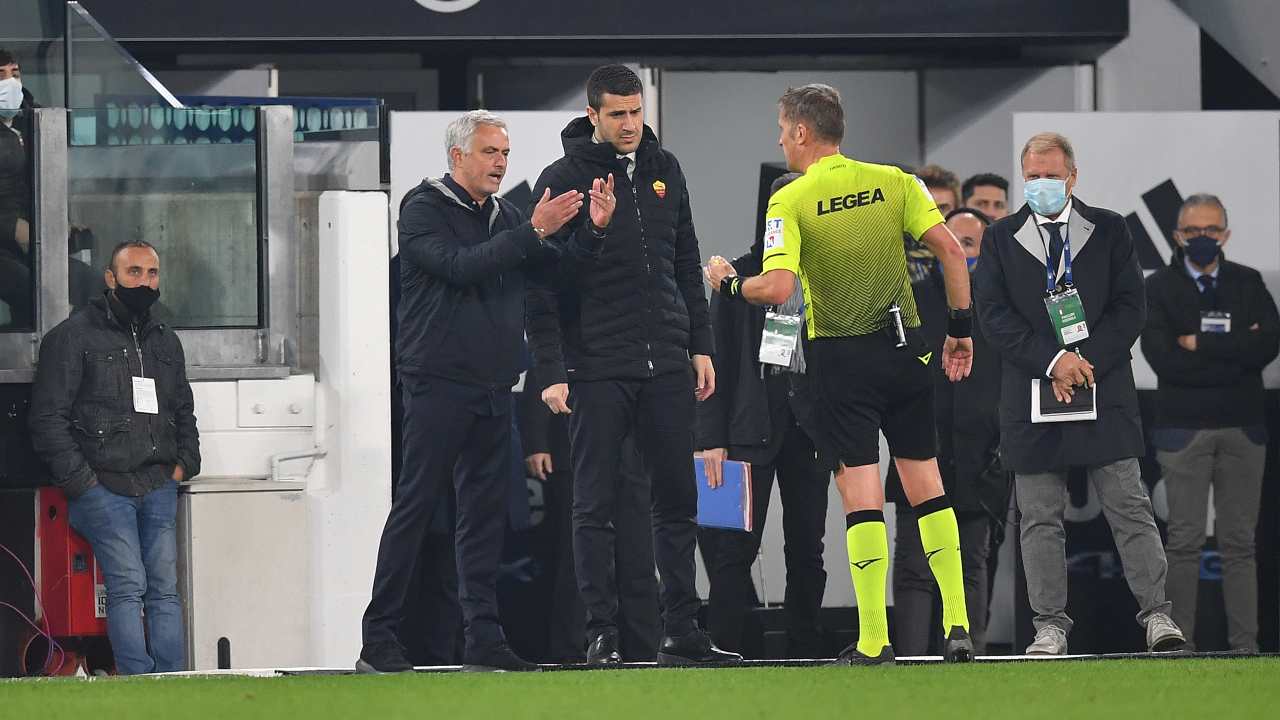 Daniele Orsato a colloqui con Mourinho