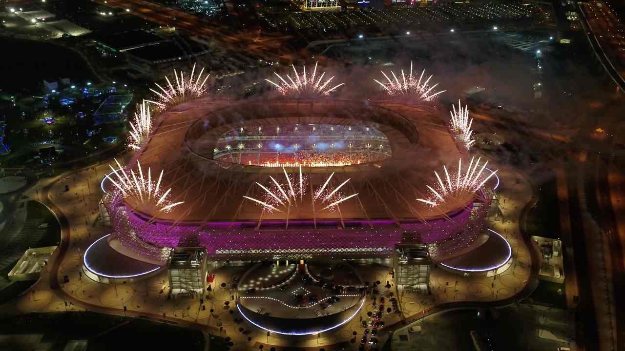 Ahmad Bin Ali Stadium con i fuochi d'artificio