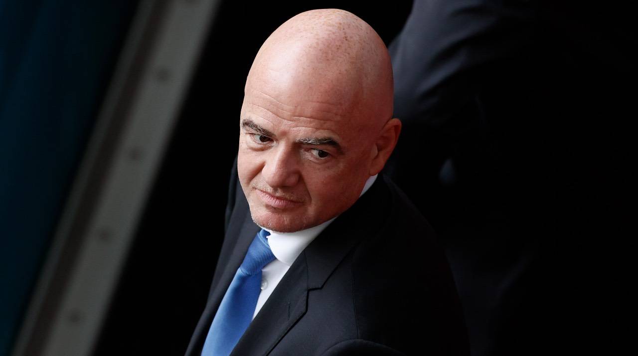Infantino della Uefa osserva
