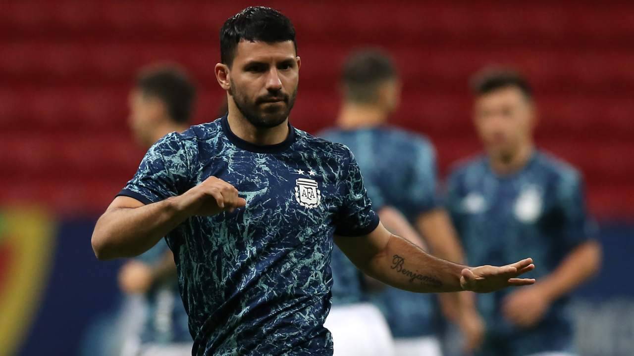 Sergio Aguero durante il riscaldamento