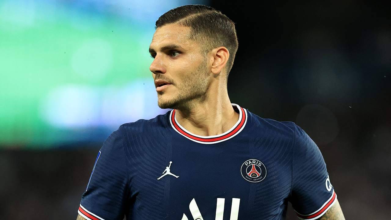 Icardi guarda di lato PSG