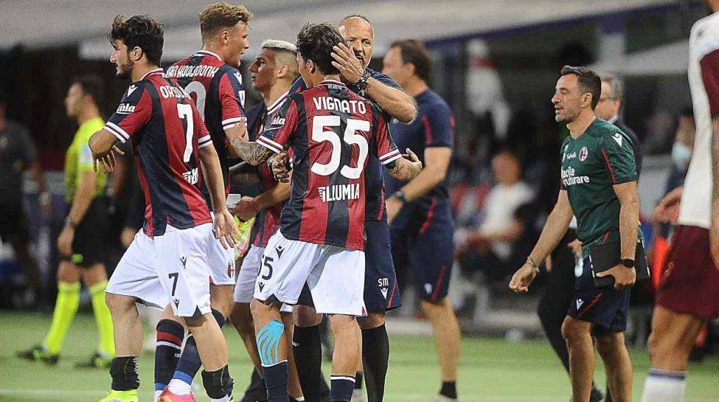 Mihajlovic saluta i giocatori del Bologna