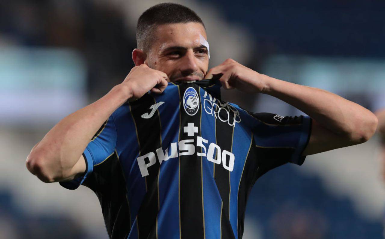 Demiral in campo con la maglia dell'Atalanta