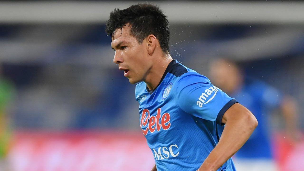 Lozano in campo con la maglia del Napoli