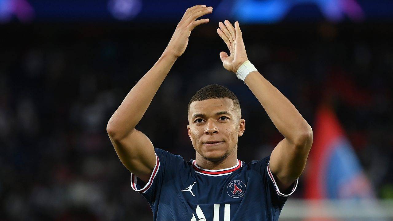 Mbappé applaude PSG