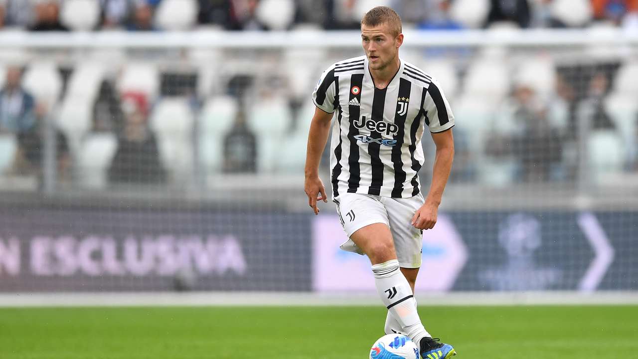 De Ligt corre con la palla Juve