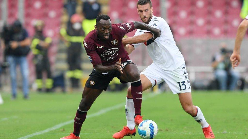 Salernitana Genoa Simy corre