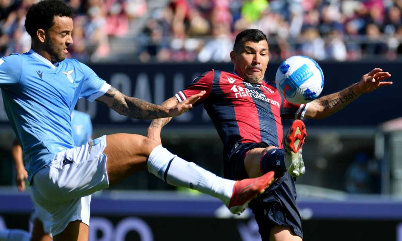 Felipe Anderson e Medel sulla palla