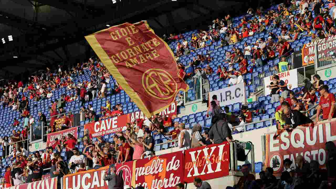 Curva Roma bandiera