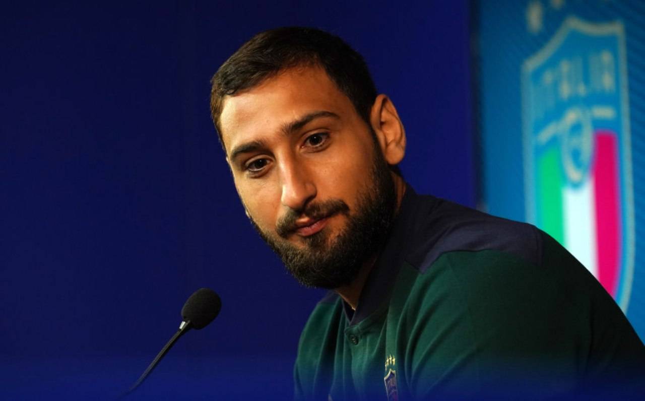 Donnarumma pensieroso