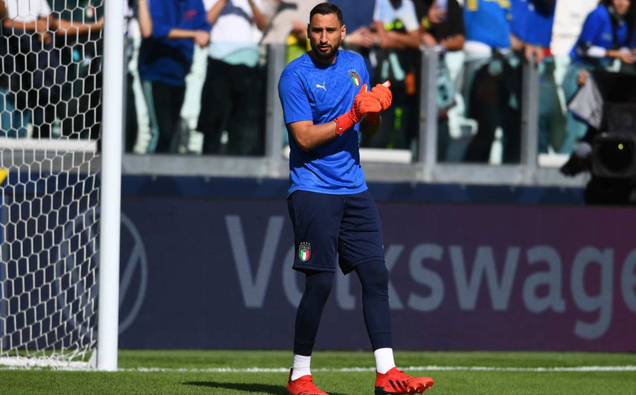 Donnarumma si riscalda