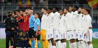 Spagna-Francia, squadre schierate sul terreno di gioco