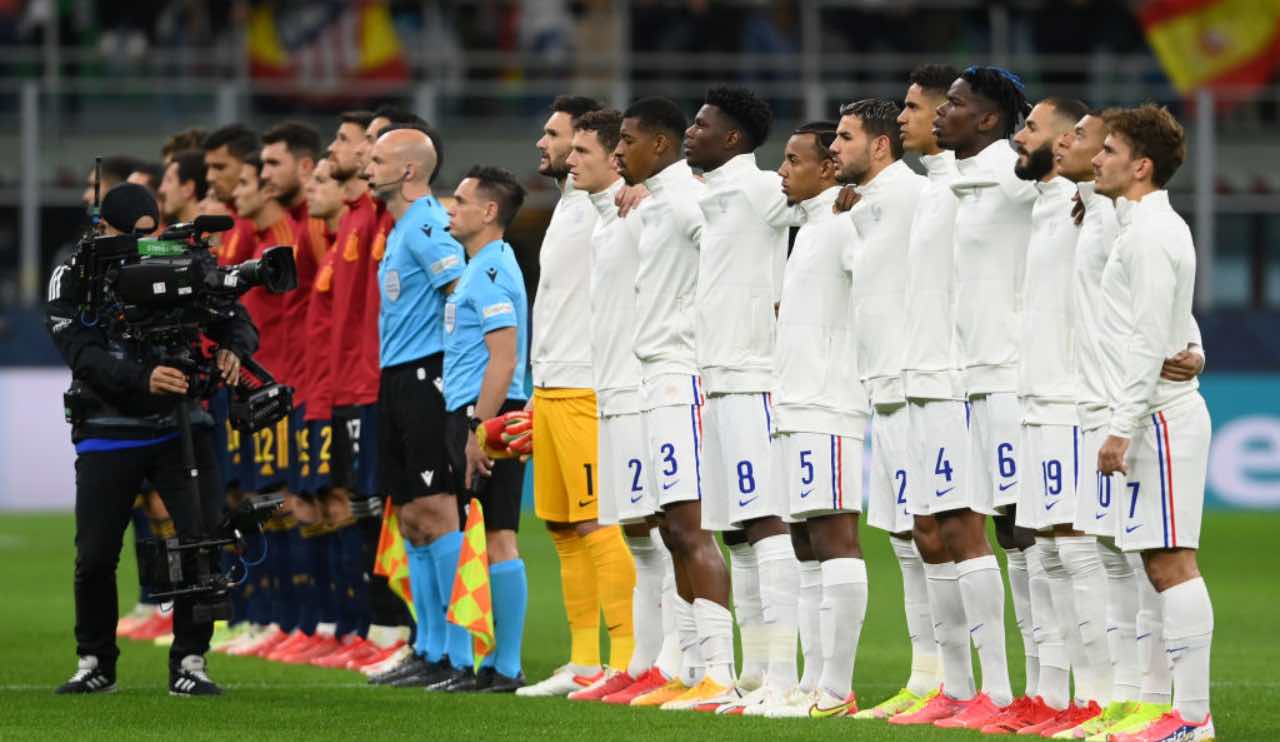 Spagna-Francia, squadre schierate sul terreno di gioco