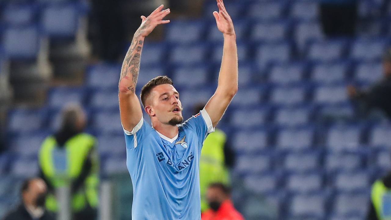 Milinkovic-Savic alza le braccia 