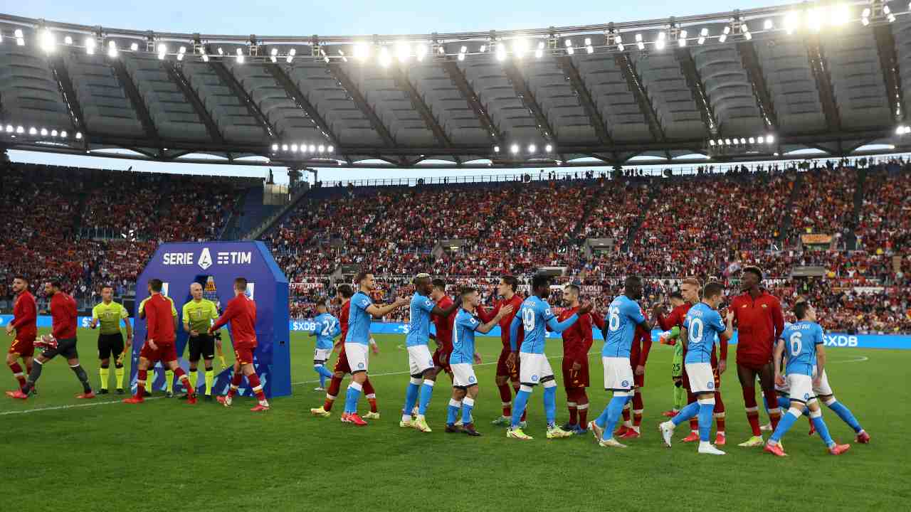 Roma Napoli saluto tra le squadre