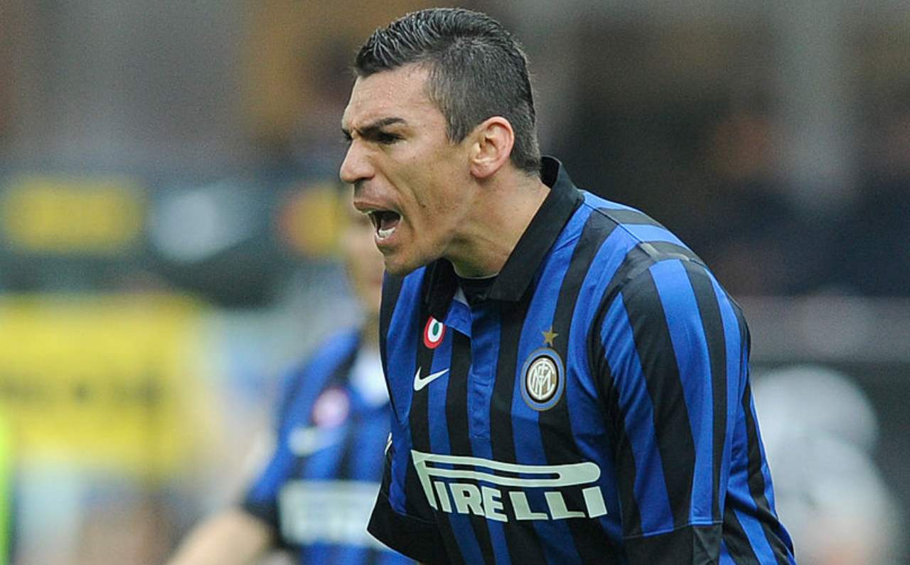 Lucio con la maglia dell'Inter