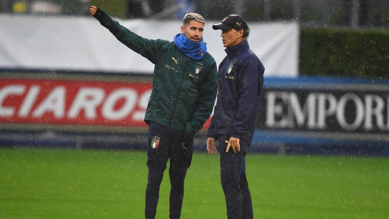 Jorginho dialoga con Mancini