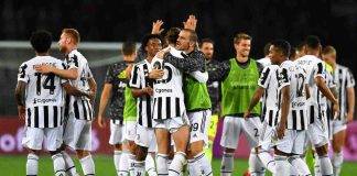 La Juventus esulta in campo