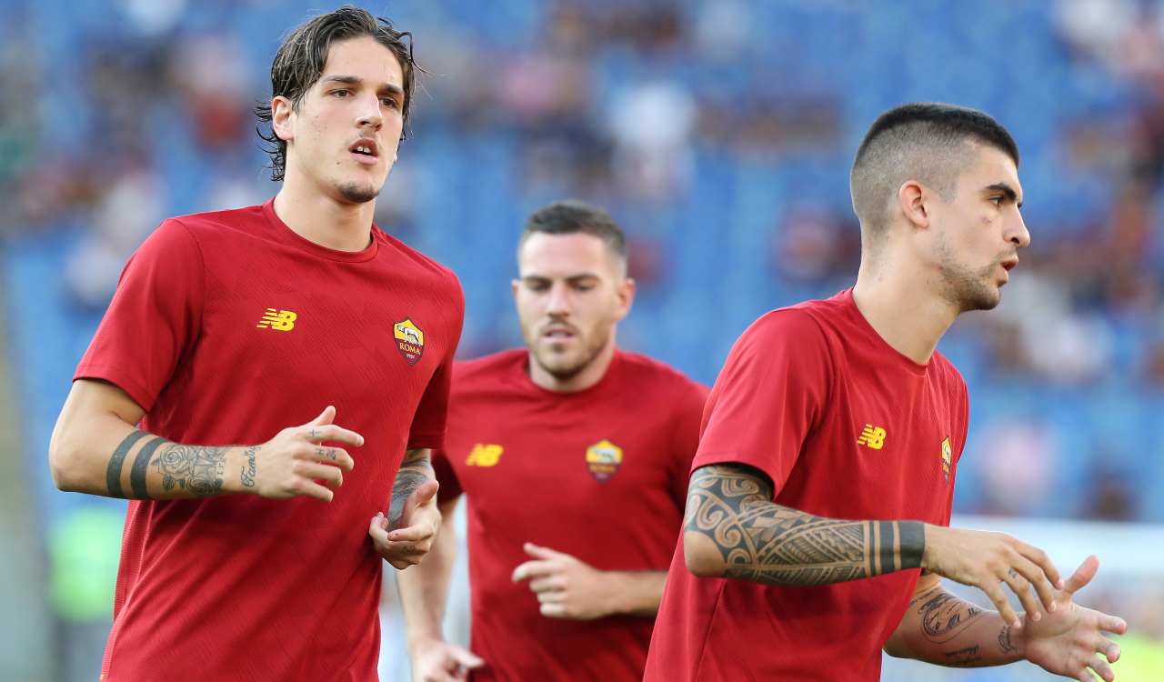 Zaniolo si riscalda in campo